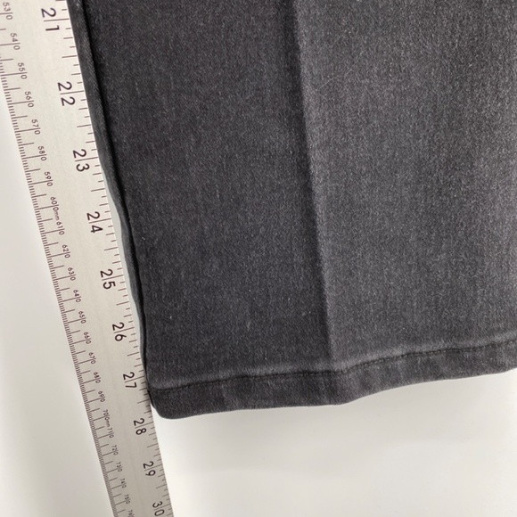 Simon Chang Jeans Women's 8 Mid Rise Straight Leg Blacked Denim 5 Pocket Causal - Picture 8 of 12